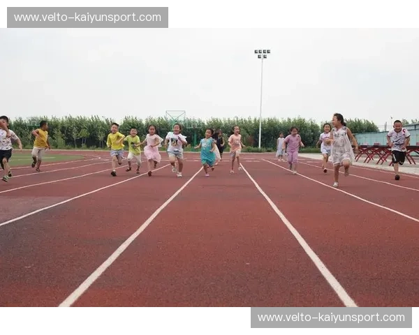 羽毛球青训:让孩子的未来在轻盈跳跃中启航 羽毛球青训:让孩子的未来在轻盈跳跃中启航